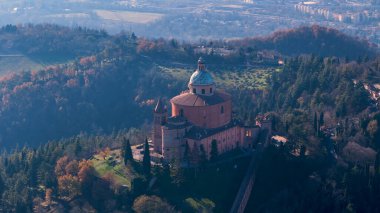 San Luca Bazilikası 'nın Bolonya' daki hava manzarası