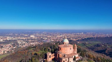 San Luca Bazilikası 'nın Bolonya' daki hava manzarası