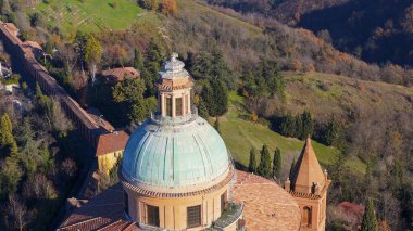 San Luca Bazilikası 'nın Bolonya' daki hava manzarası