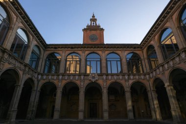 Bologna ve Teatro Anatomico 'dan Archiginnasio Tıp Fakültesinin iç ve dış görüntüleri