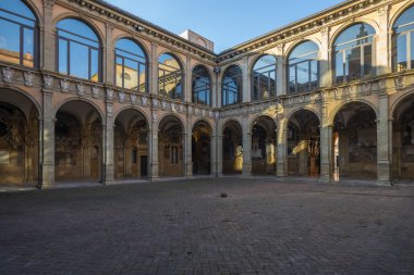 Bologna ve Teatro Anatomico 'dan Archiginnasio Tıp Fakültesinin iç ve dış görüntüleri