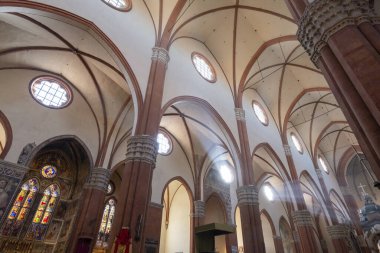 San Petronio Bazilikası Piazza Maggiore 'de yer alan Bologna Başpiskoposluğu' nun küçük bir bazilikası ve kilisesidir.