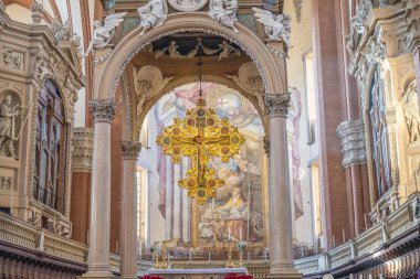 San Petronio Bazilikası Piazza Maggiore 'de yer alan Bologna Başpiskoposluğu' nun küçük bir bazilikası ve kilisesidir.