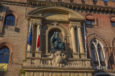 Emilia Romagna bölgesinin Bologna başkenti kent mimarisi, tarihi binalar, Maggiore Meydanı, San Petriono Bazilikası,