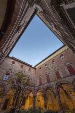 Emilia Romagna bölgesinin Bologna başkenti kent mimarisi, tarihi binalar, Maggiore Meydanı, San Petriono Bazilikası,