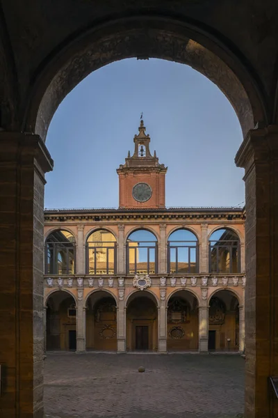 Bologna ve Teatro Anatomico 'dan Archiginnasio Tıp Fakültesinin iç ve dış görüntüleri