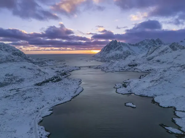 Utara Pulau Lofoten Bersalju Pegunungan Dan Laut Foto Yang Diambil — Stok Foto
