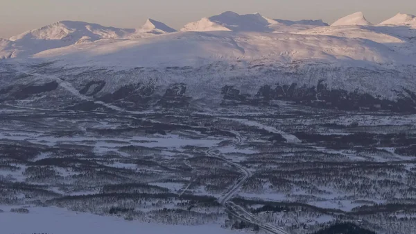 Carretera Entre Noruega Islas Lofoten Tromso Está Cubierta Nieve Los —  Fotos de Stock