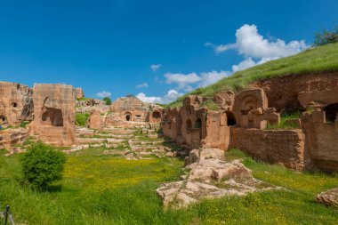 Mardin Dara Antik Şehir Mezarlığı Bölümü Eski Yerleşim ve Yeraltı Sarnıç ve Zindanı Aydınlandı