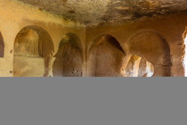 Mardin Dara Antik Şehir Mezarlığı Bölümü Eski Yerleşim ve Yeraltı Sarnıç ve Zindanı Aydınlandı