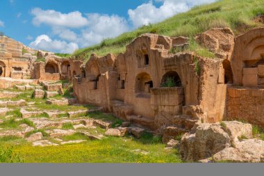 Mardin Dara Antik Şehir Mezarlığı Bölümü Eski Yerleşim ve Yeraltı Sarnıç ve Zindanı Aydınlandı