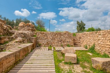 Mardin Dara Antik Şehir Mezarlığı Bölümü Eski Yerleşim ve Yeraltı Sarnıç ve Zindanı Aydınlandı