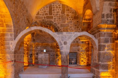 Mardin Nusaybin mor yakup kilisesi taştan yapılmış cami kilisesinin yanında harabe.