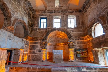 Mardin Nusaybin mor yakup kilisesi taştan yapılmış cami kilisesinin yanında harabe.