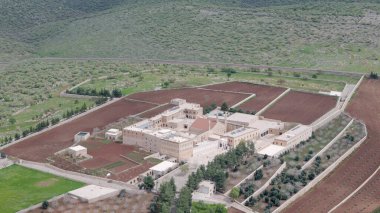 Mardin Midyat İlçesi Mor Gabriel Manastırı. Mavi gökyüzü havasıyla çekilmiş eşsiz mimari ayrıntılı fotoğraflar.