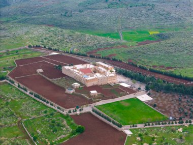 Mardin Midyat İlçesi Mor Gabriel Manastırı. Mavi gökyüzü havasıyla çekilmiş eşsiz mimari ayrıntılı fotoğraflar.