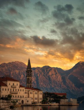Kotor Karadağ körfezi etrafındaki çeşitli turistik noktalardan fotoğraflar