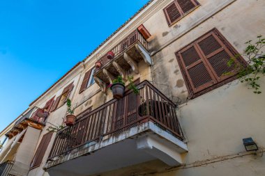 Eski Yunan başkenti Nafplion caddeleri kiliselerden ve renkli evlerden alışveriş yapar.