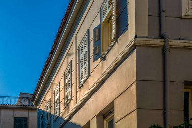 Eski Yunan başkenti Nafplion caddeleri kiliselerden ve renkli evlerden alışveriş yapar.