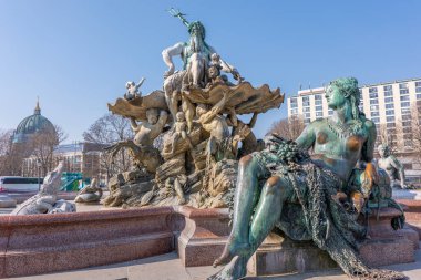 Almanya 'nın başkenti Berlin şehir merkezi binaları mimari ve görülmesi gereken turistik yerler fotoğrafları