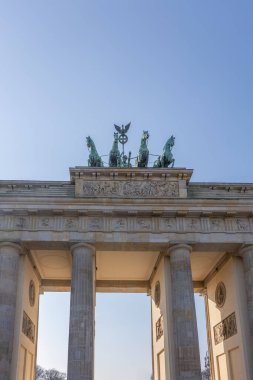 Almanya 'nın başkenti Berlin şehir merkezi binaları mimari ve görülmesi gereken turistik yerler fotoğrafları