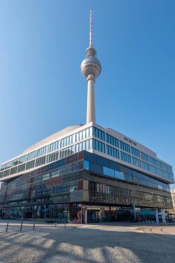 Almanya 'nın başkenti Berlin şehir merkezi binaları mimari ve görülmesi gereken turistik yerler fotoğrafları