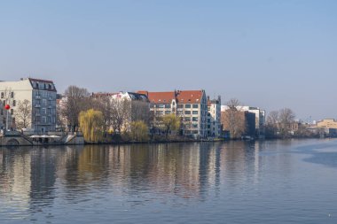 Almanya 'nın başkenti Berlin şehir merkezi binaları mimari ve görülmesi gereken turistik yerler fotoğrafları