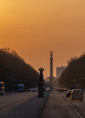 Almanya 'nın başkenti Berlin şehir merkezi binaları mimari ve görülmesi gereken turistik yerler fotoğrafları
