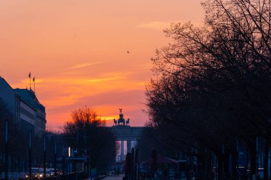 Almanya 'nın başkenti Berlin şehir merkezi binaları mimari ve görülmesi gereken turistik yerler fotoğrafları