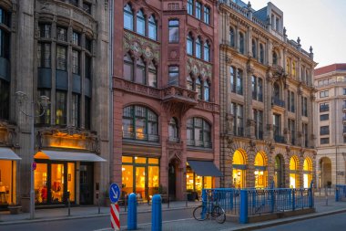 Almanya 'nın başkenti Berlin şehir merkezi binaları mimari ve görülmesi gereken turistik yerler fotoğrafları