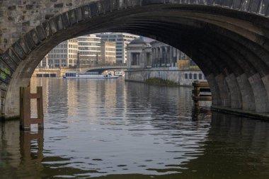 Almanya 'nın başkenti Berlin şehir merkezi binaları mimari ve görülmesi gereken turistik yerler fotoğrafları
