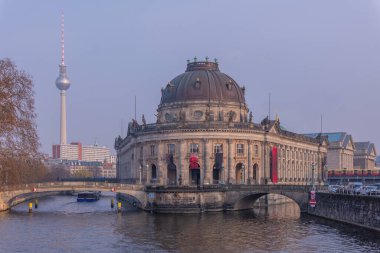 Almanya 'nın başkenti Berlin şehir merkezi binaları mimari ve görülmesi gereken turistik yerler fotoğrafları