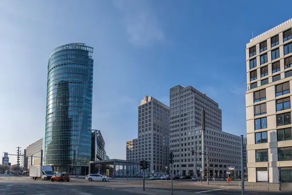 Almanya 'nın başkenti Berlin şehir merkezi binaları mimari ve görülmesi gereken turistik yerler fotoğrafları