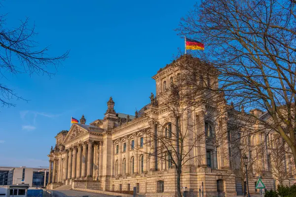 Almanya 'nın başkenti Berlin şehir merkezi binaları mimari ve görülmesi gereken turistik yerler fotoğrafları