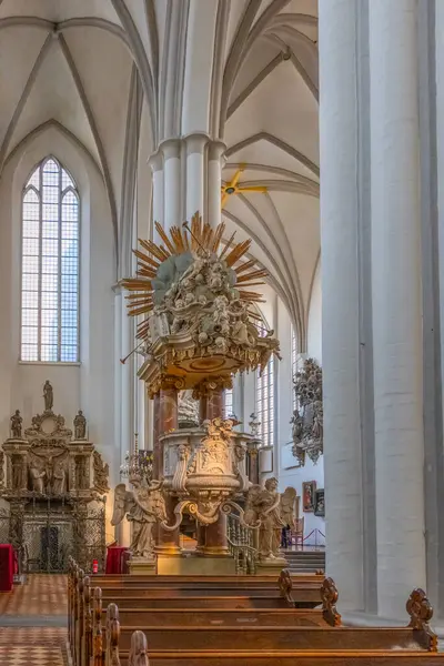 Almanya 'nın başkenti Berlin şehir merkezi binaları mimari ve görülmesi gereken turistik yerler fotoğrafları