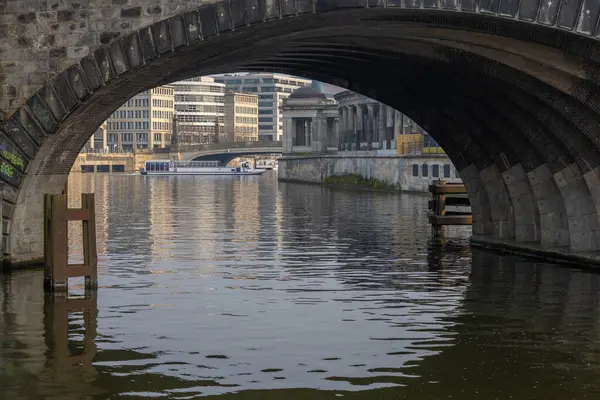 Almanya 'nın başkenti Berlin şehir merkezi binaları mimari ve görülmesi gereken turistik yerler fotoğrafları