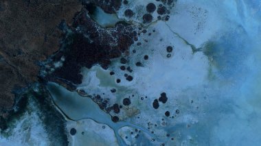 Yarisli Gölü 'nün sabah ışığında farklı dokusu ve güney Trkiye' deki Burdur kenti yakınlarında eşsiz kıyı şekilleriyle çeşitli insansız hava araçları görüntüleri çekildi.