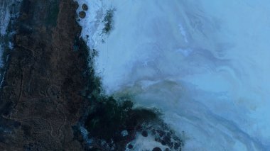 Yarisli Gölü 'nün sabah ışığında farklı dokusu ve güney Trkiye' deki Burdur kenti yakınlarında eşsiz kıyı şekilleriyle çeşitli insansız hava araçları görüntüleri çekildi.