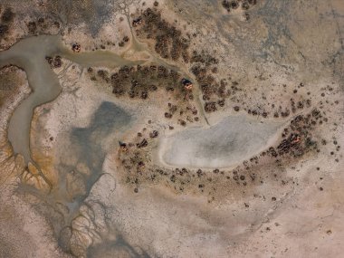 Yarisli Gölü 'nün sabah ışığında farklı dokusu ve güney Trkiye' deki Burdur kenti yakınlarında eşsiz kıyı şekilleriyle çeşitli insansız hava araçları görüntüleri çekildi.