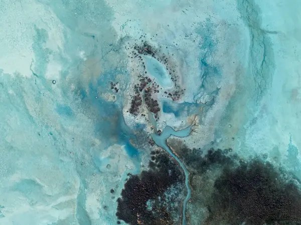 Yarisli Gölü 'nün sabah ışığında farklı dokusu ve güney Trkiye' deki Burdur kenti yakınlarında eşsiz kıyı şekilleriyle çeşitli insansız hava araçları görüntüleri çekildi.