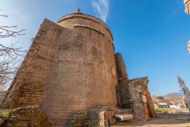 Bergama 'dan Kızıl Kilise Pergamon Şehir Harabeleri. Çeşitli açılardan çekilmiş fotoğraflar.