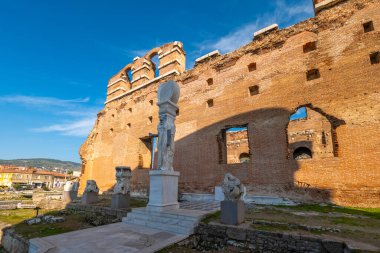 Bergama 'dan Kızıl Kilise Pergamon Şehir Harabeleri. Çeşitli açılardan çekilmiş fotoğraflar.