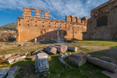 Bergama 'dan Kızıl Kilise Pergamon Şehir Harabeleri. Çeşitli açılardan çekilmiş fotoğraflar.