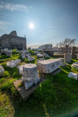 Bergama 'dan Kızıl Kilise Pergamon Şehir Harabeleri. Çeşitli açılardan çekilmiş fotoğraflar.