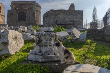 Bergama 'dan Kızıl Kilise Pergamon Şehir Harabeleri. Çeşitli açılardan çekilmiş fotoğraflar.