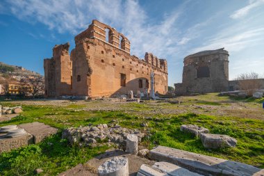 Bergama 'dan Kızıl Kilise Pergamon Şehir Harabeleri. Çeşitli açılardan çekilmiş fotoğraflar.