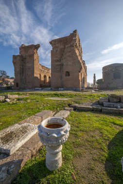 Bergama 'dan Kızıl Kilise Pergamon Şehir Harabeleri. Çeşitli açılardan çekilmiş fotoğraflar.