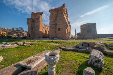 Bergama 'dan Kızıl Kilise Pergamon Şehir Harabeleri. Çeşitli açılardan çekilmiş fotoğraflar.