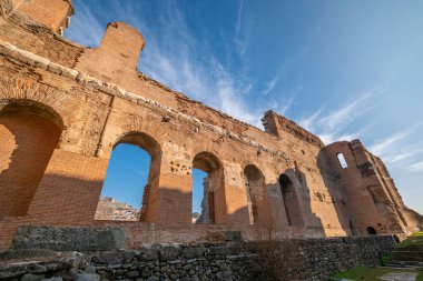 Bergama 'dan Kızıl Kilise Pergamon Şehir Harabeleri. Çeşitli açılardan çekilmiş fotoğraflar.