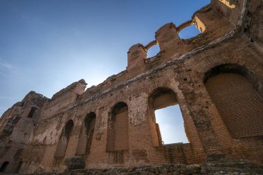 Bergama 'dan Kızıl Kilise Pergamon Şehir Harabeleri. Çeşitli açılardan çekilmiş fotoğraflar.